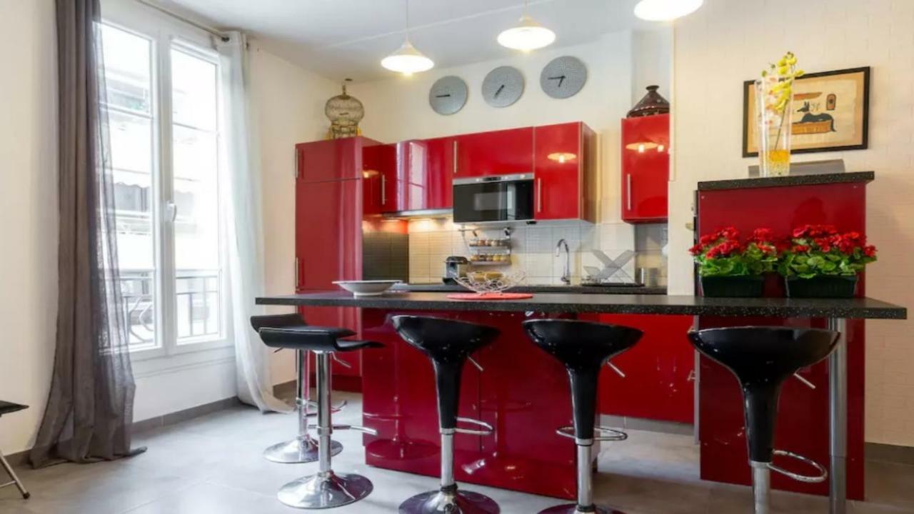 Stylish White And Red Apartments Juan-les-Pins Zewnętrze zdjęcie