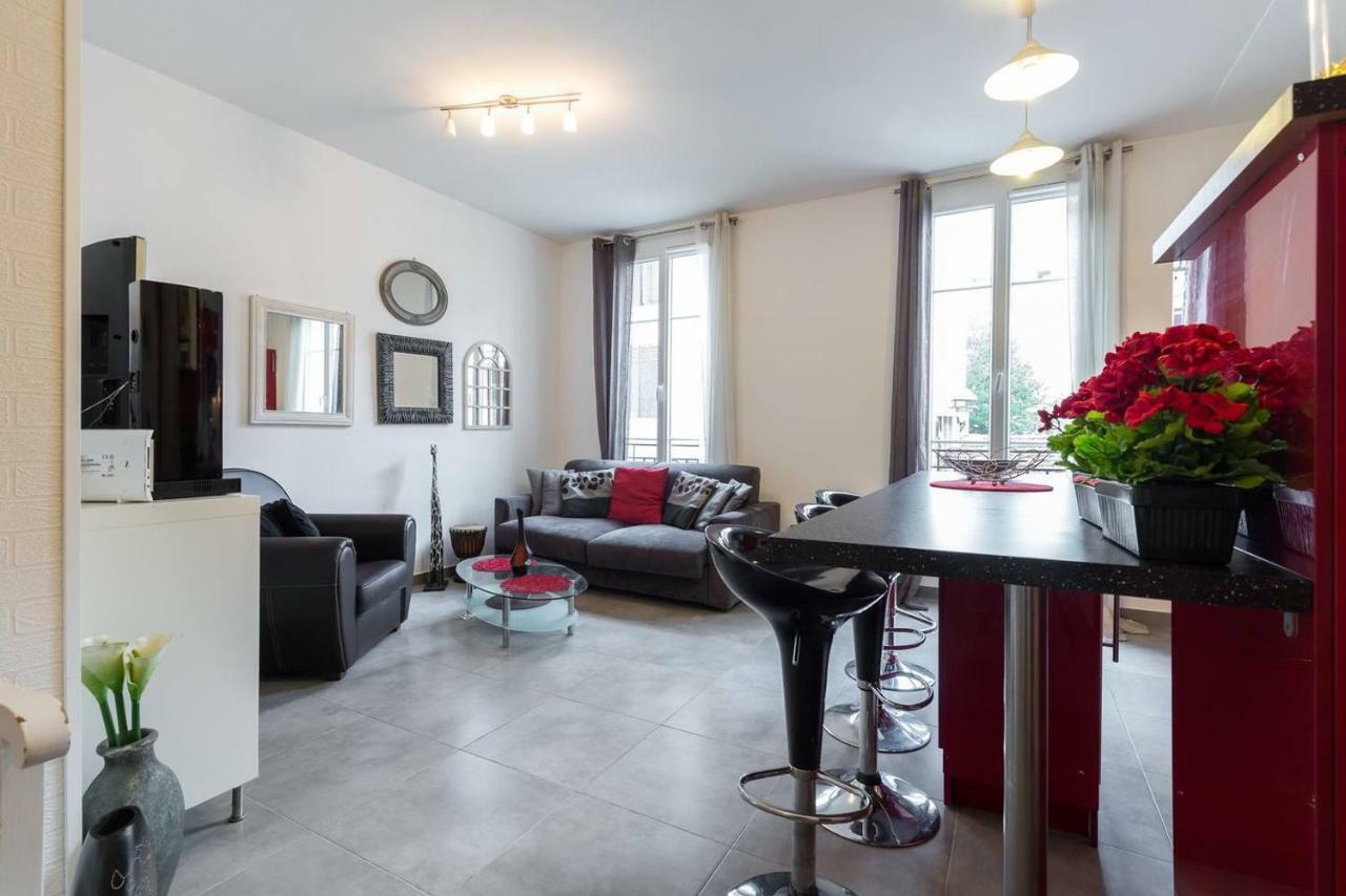 Stylish White And Red Apartments Juan-les-Pins Zewnętrze zdjęcie
