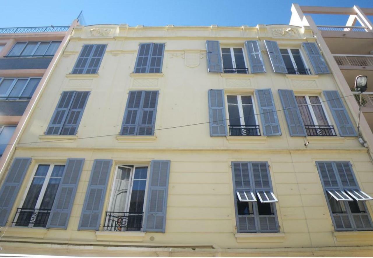 Stylish White And Red Apartments Juan-les-Pins Zewnętrze zdjęcie
