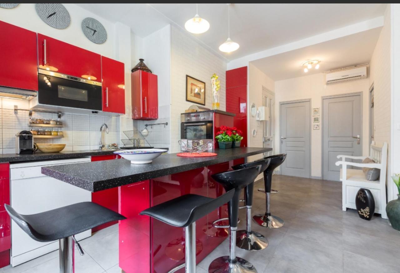 Stylish White And Red Apartments Juan-les-Pins Zewnętrze zdjęcie